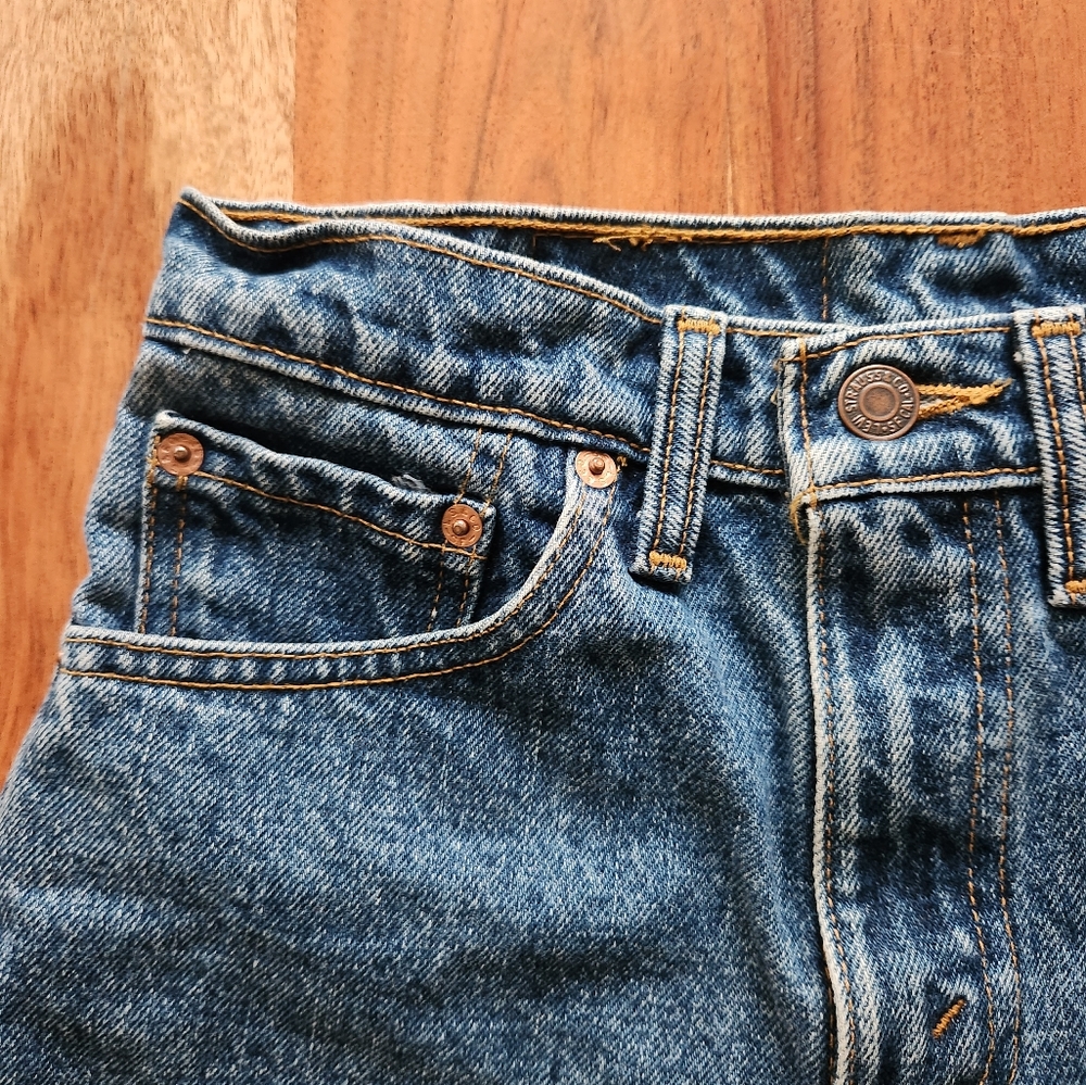 Levi's Jean Shorts - Picture 4 of 9